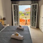 Summerscape Studios And Apartments