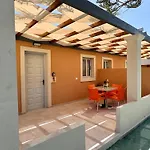 Summerscape Studios And Apartments